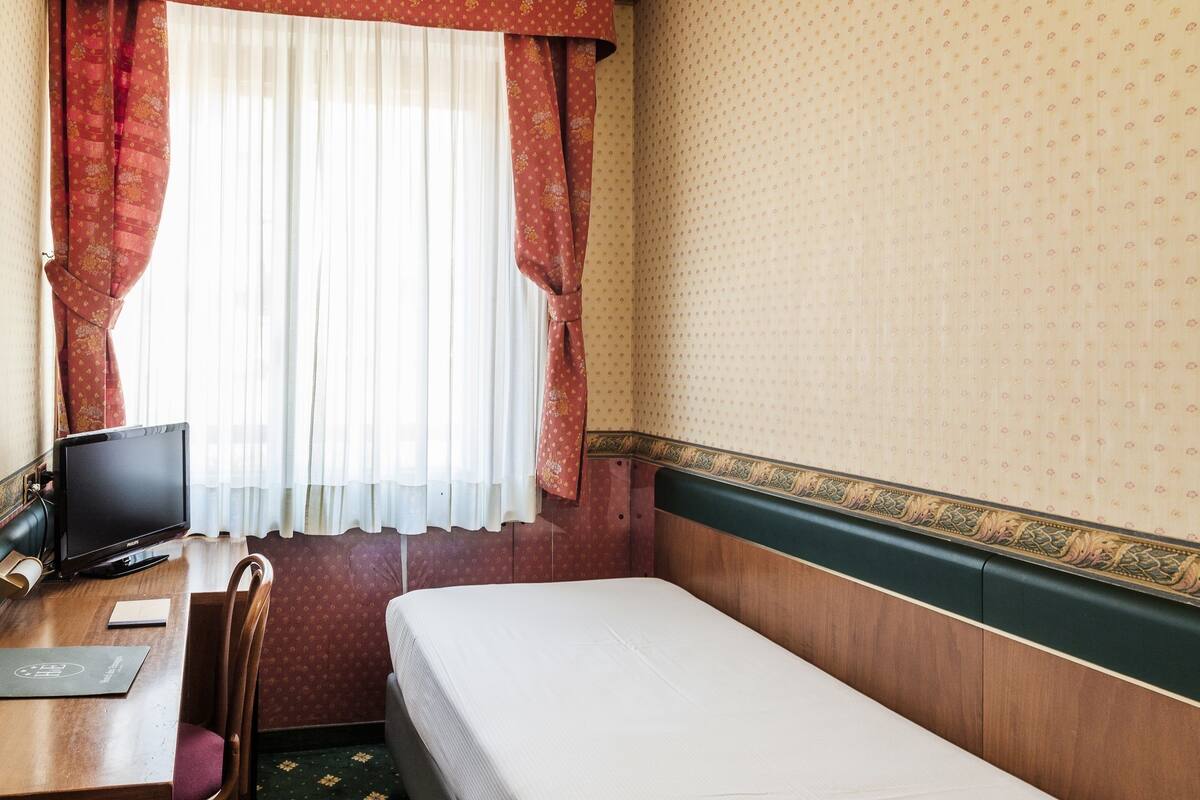 Down comforters, minibar, in-room safe, desk