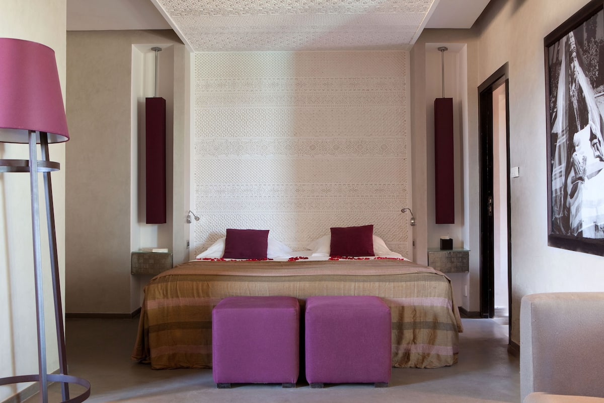 ห้องสวีท (Koutoubia) | มินิบาร์, ตู้นิรภัยในห้องพัก, โต๊ะทำงาน, ผ้าม่านกันแสง