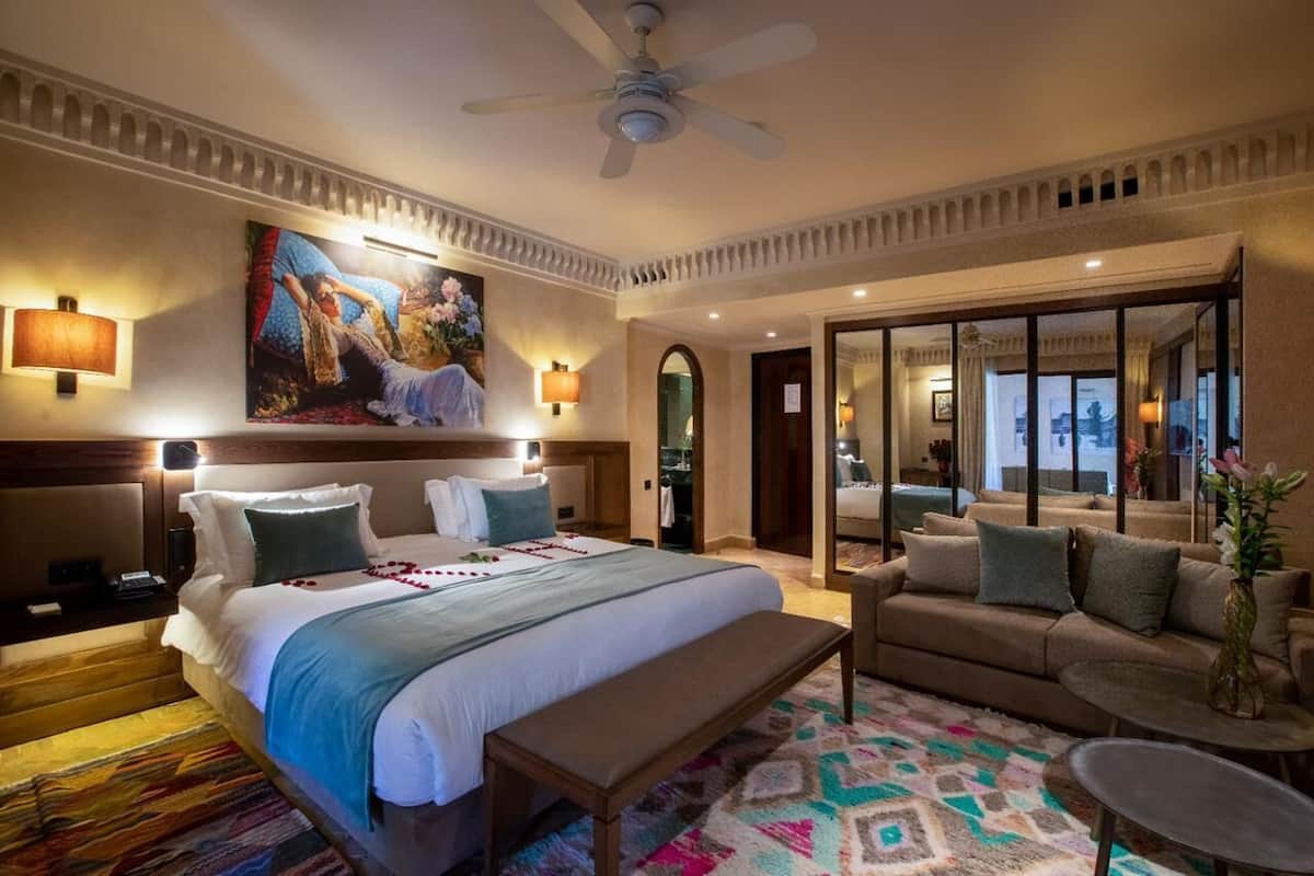 Standard Room, Pool View | 1 bedroom, minibar, in-room safe, desk