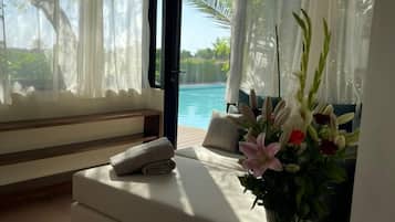 ์ค์ํธ (Koutoubia) | ํ
๋ผ์ค/ํํฐ์ค