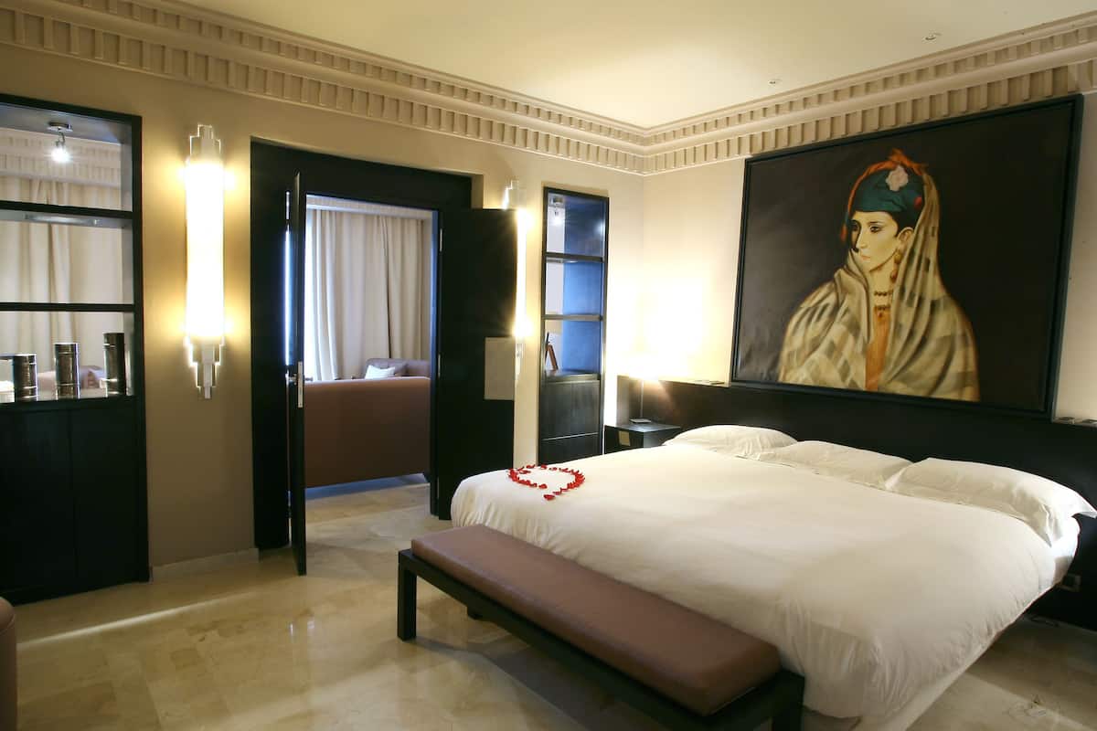Junior Suite, Garden View | 1 bedroom, minibar, in-room safe, desk