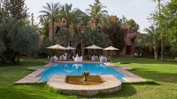 Outdoor pool, pool umbrellas, sun loungers