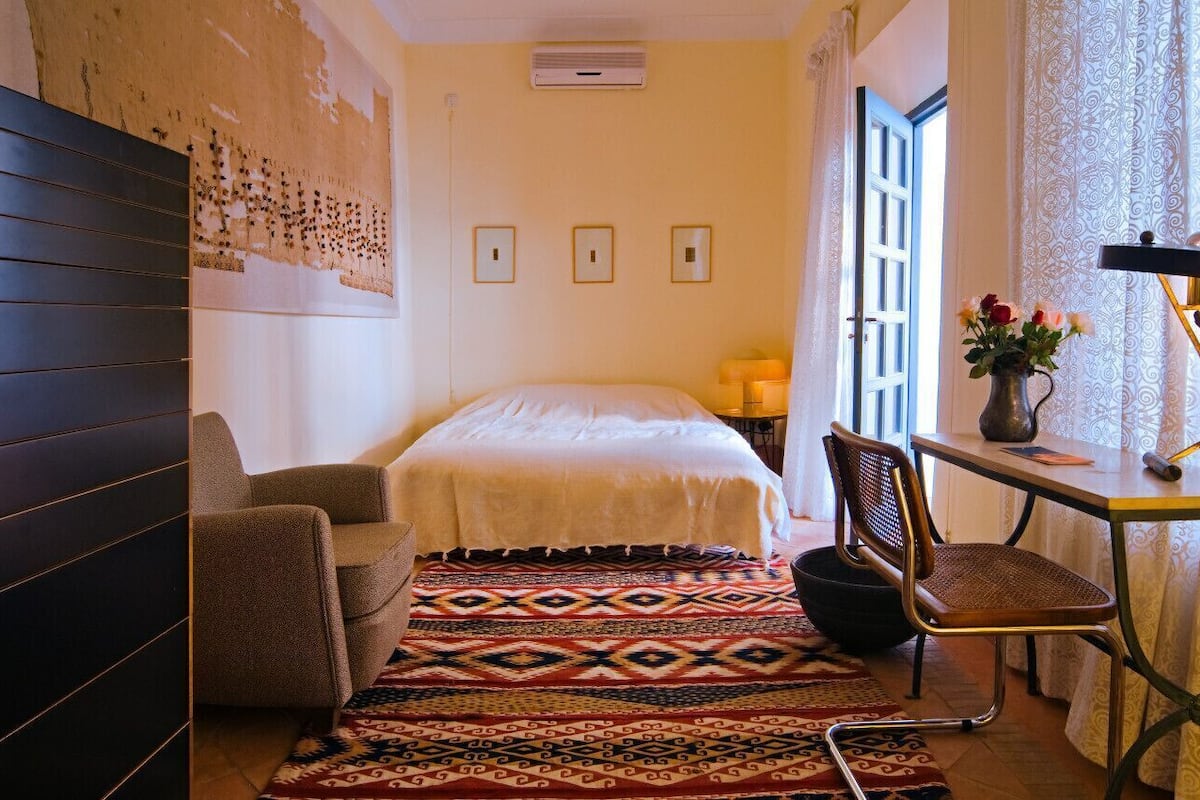 Minibar, in-room safe, individually decorated, individually furnished