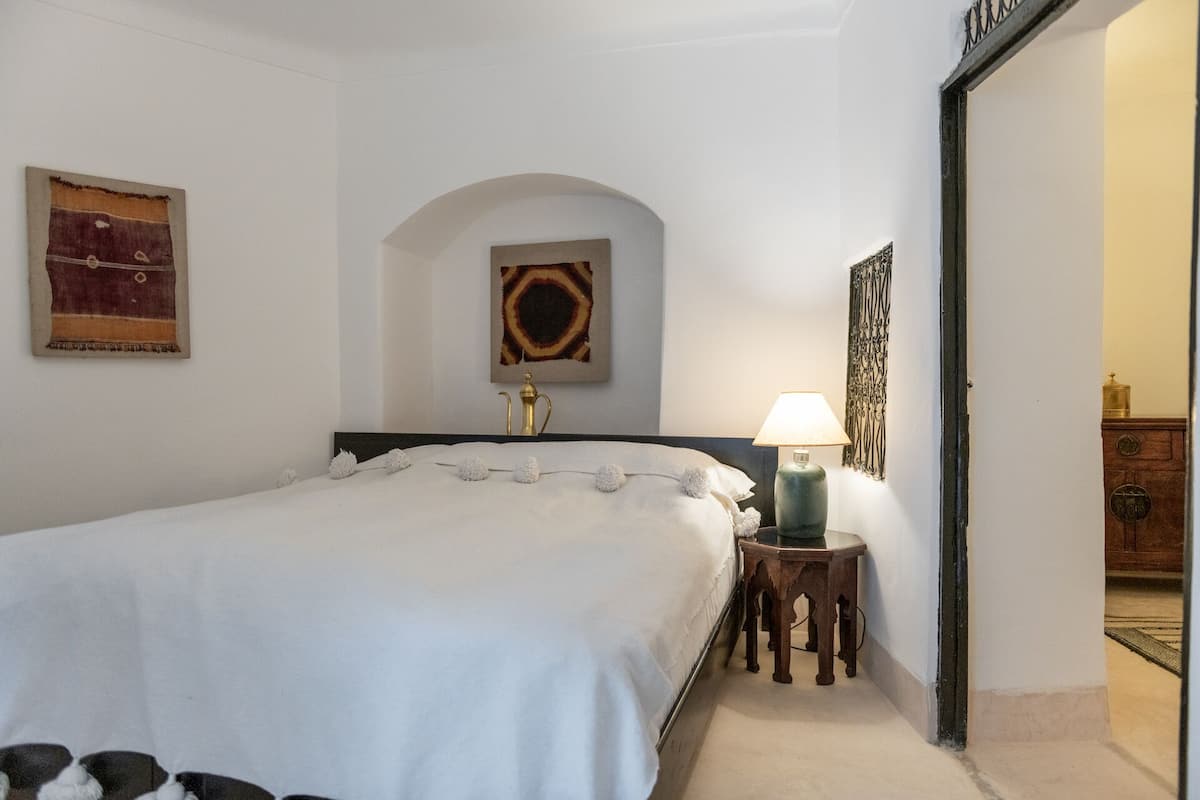Kamar Double Basic | Minibar, brankas, Wi-Fi gratis, dan didekorasi berbeda-beda