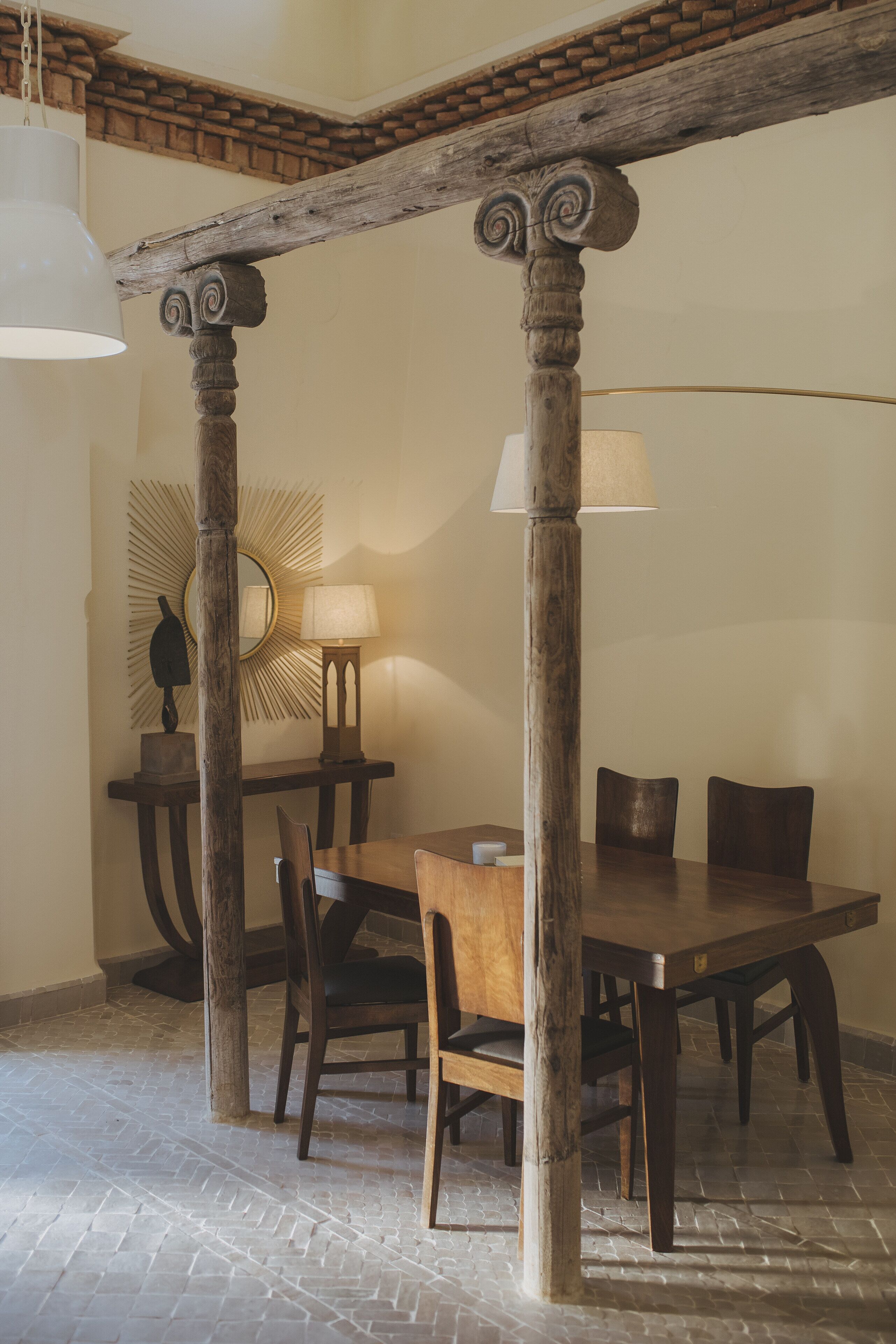 pool suite so chic | living area | plasma tv