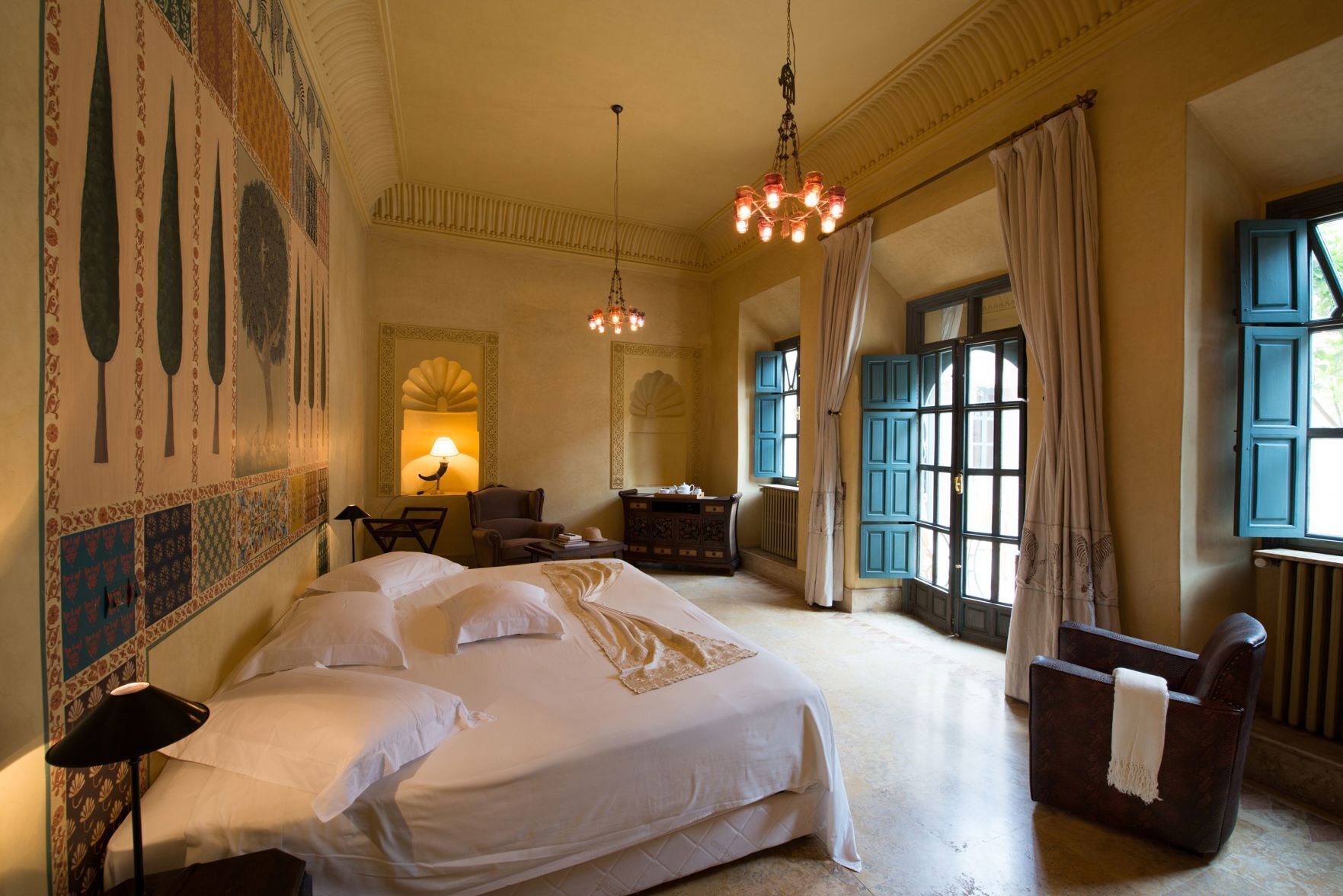 Minibar, in-room safe, blackout curtains, free WiFi