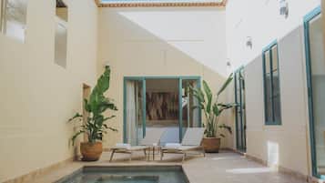 Pool Suite Charles Boccara | Vista al patio