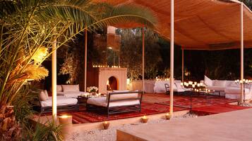 Bar lounge