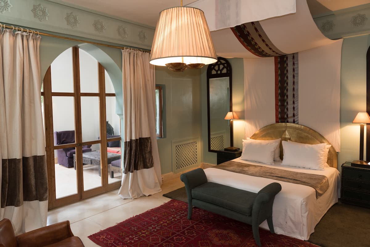 Premium bedding, in-room safe, desk, blackout curtains
