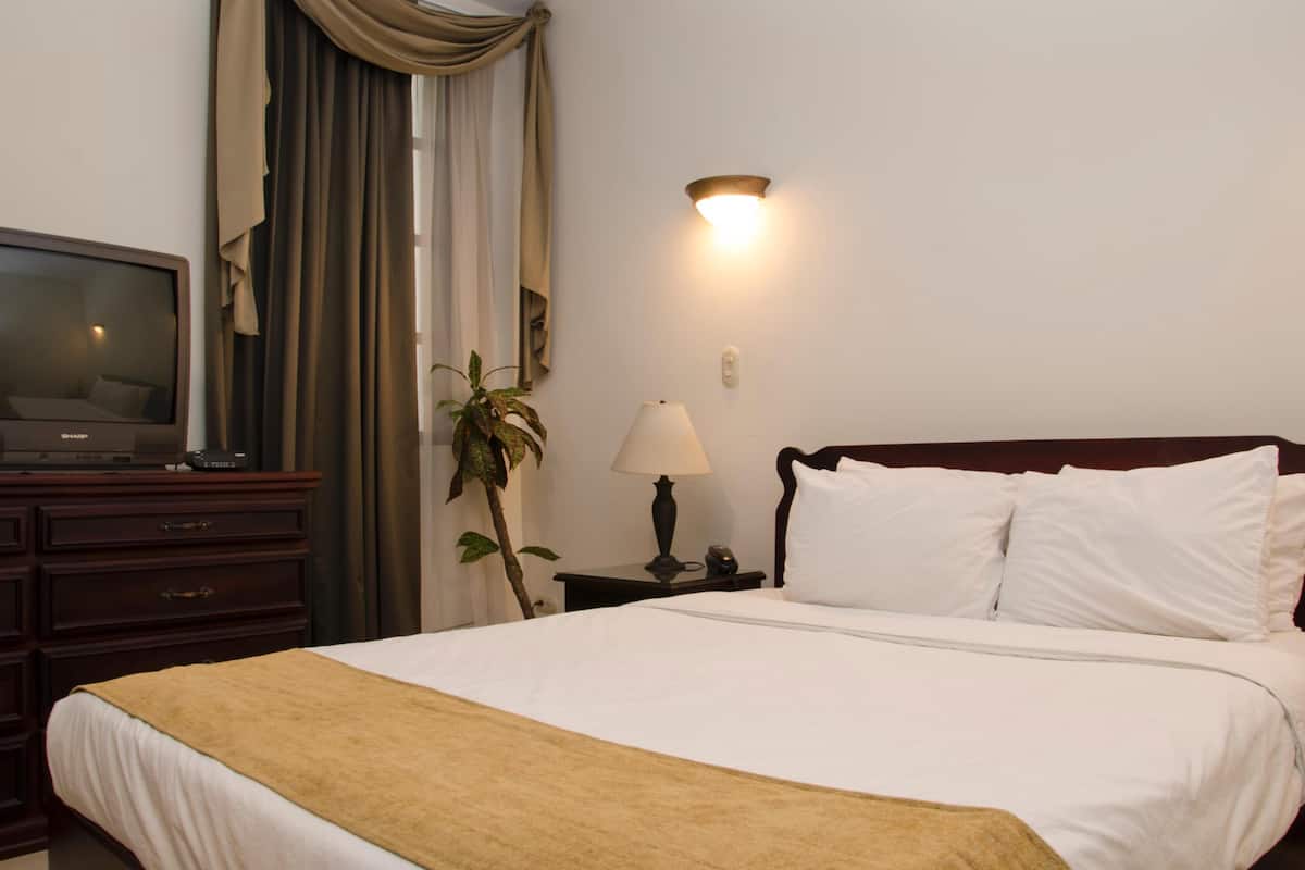 2 bedrooms, hypo-allergenic bedding, down comforters