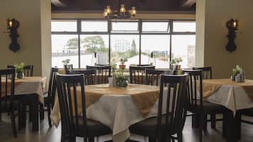 Free daily cooked-to-order breakfast