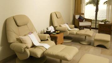 Thai-massage, body scrub-behandlinger, massage-/behandlingsrum