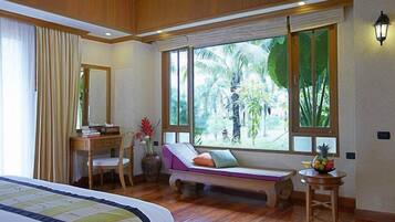 Minibar, coffres-forts dans les chambres, rideaux occultants