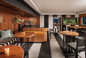 Bar junto a la piscina