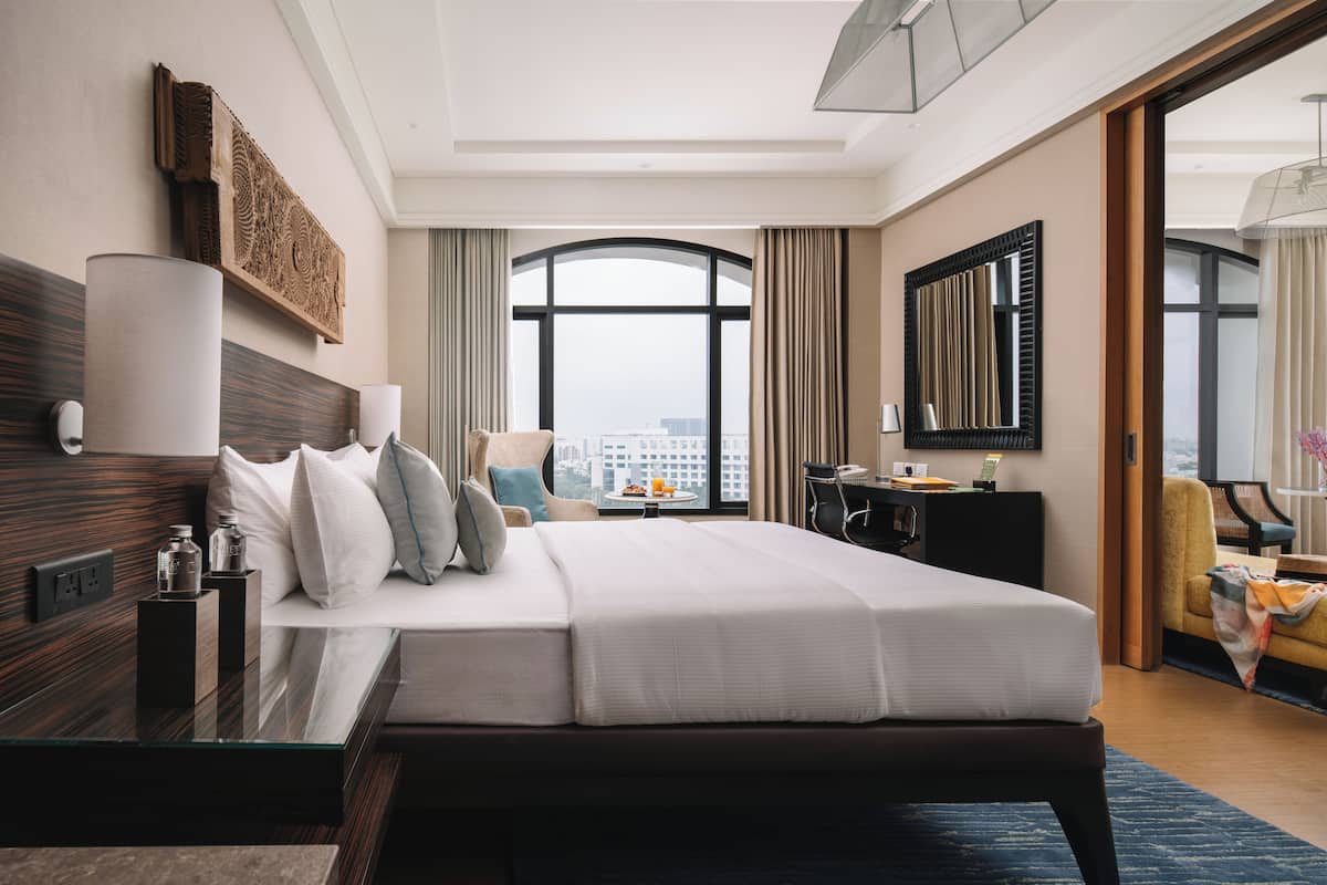 Premium bedding, minibar, in-room safe, desk