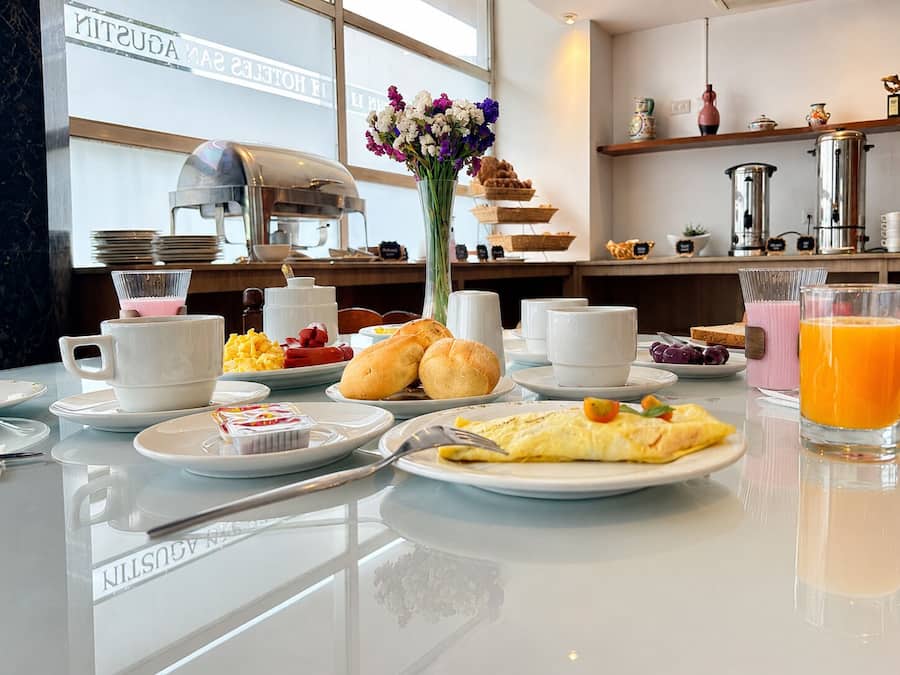 Desayuno continental gratuito y diario