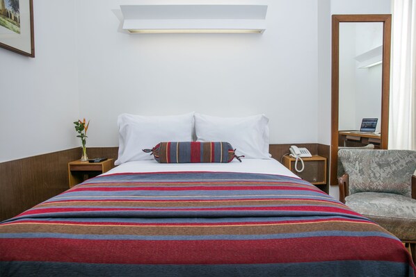 In-room safe, desk, blackout drapes, free WiFi - Hotel San Agustin Riviera (Lima)