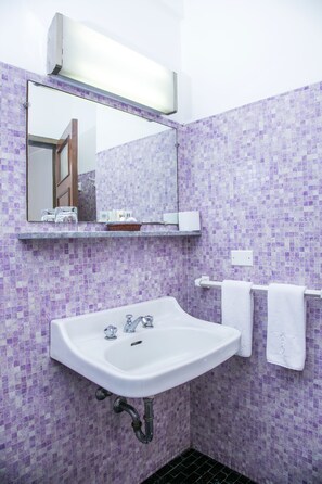 Enkeltrom | Vask på badet