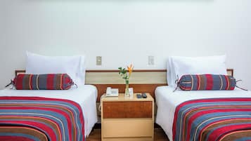 Chambre Double ou avec lits jumeaux | Coffres-forts dans les chambres, bureau, rideaux occultants