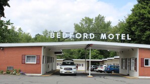 Front of property - Bedford Motel (Bedford)