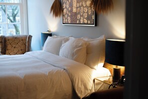 Free minibar, in-room safe, individually decorated - Rosalia's Menagerie InnUpstairs (Amsterdam)