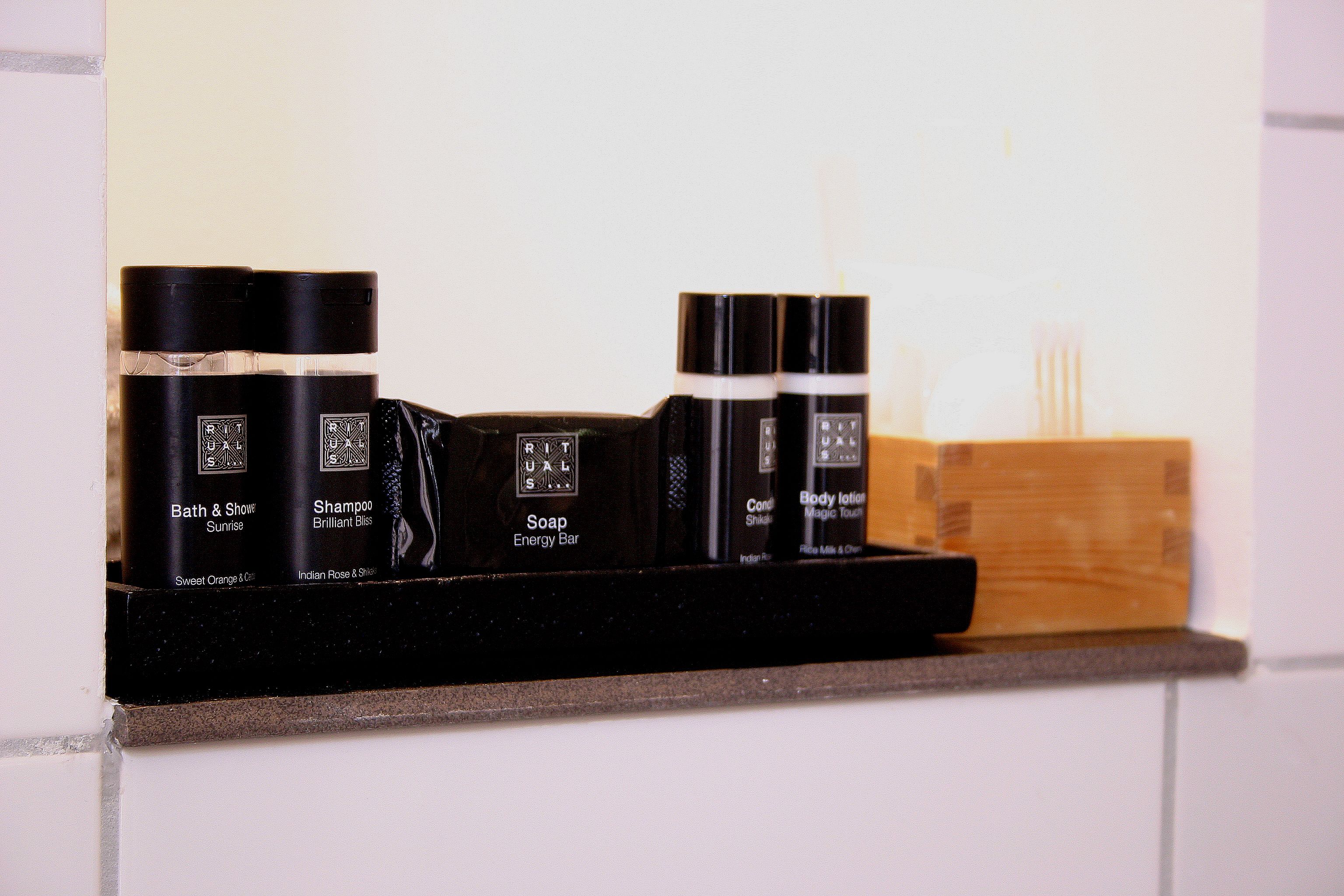 double room, 1 king bed, canal view | bathroom amenities | shower, rainfall showerhead, designer toiletries, hair dryer