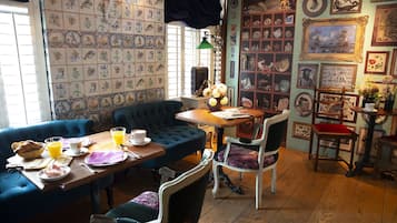 Colazione a base di specialità locali inclusa, servita tutte le mattine