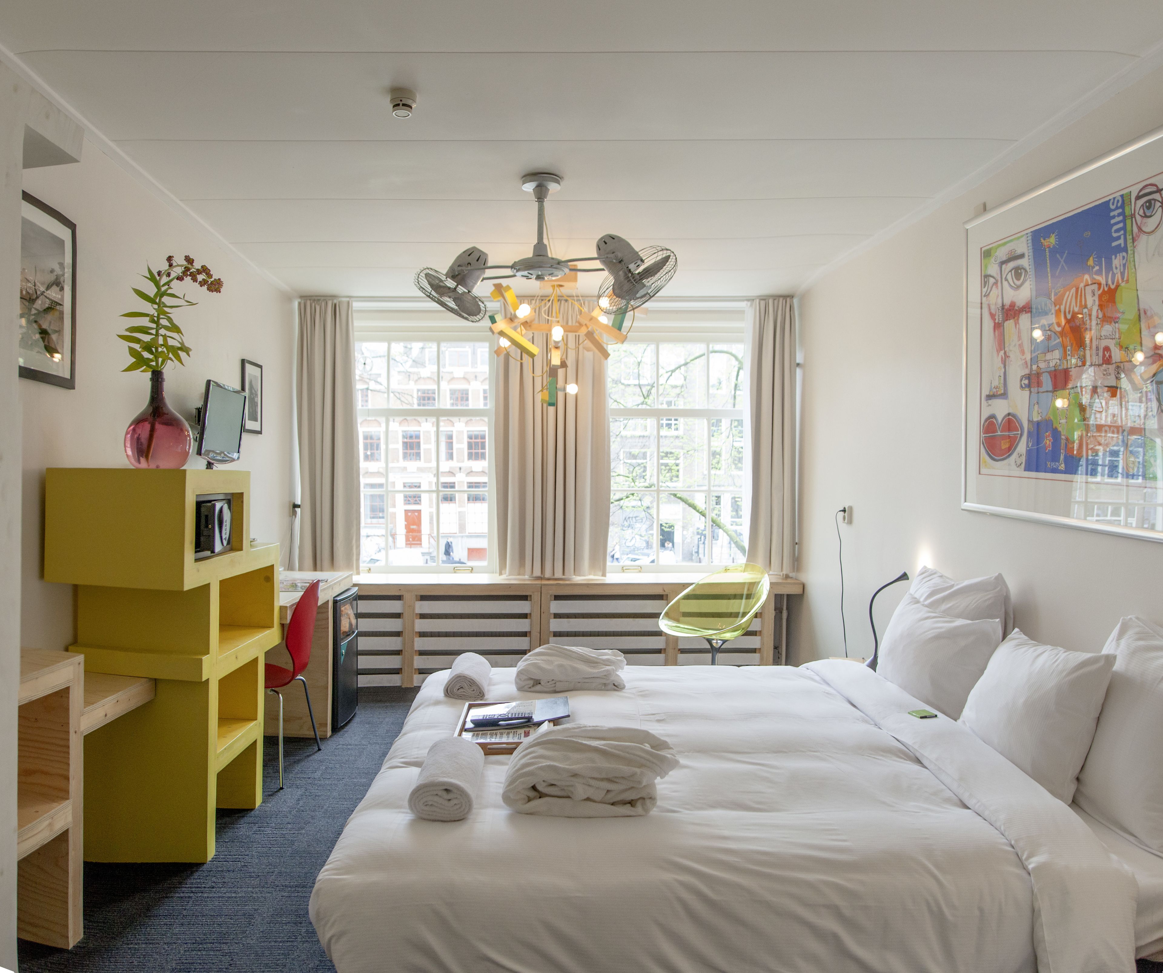 double room, 1 king bed, canal view | free minibar, in-room safe, individually decorated