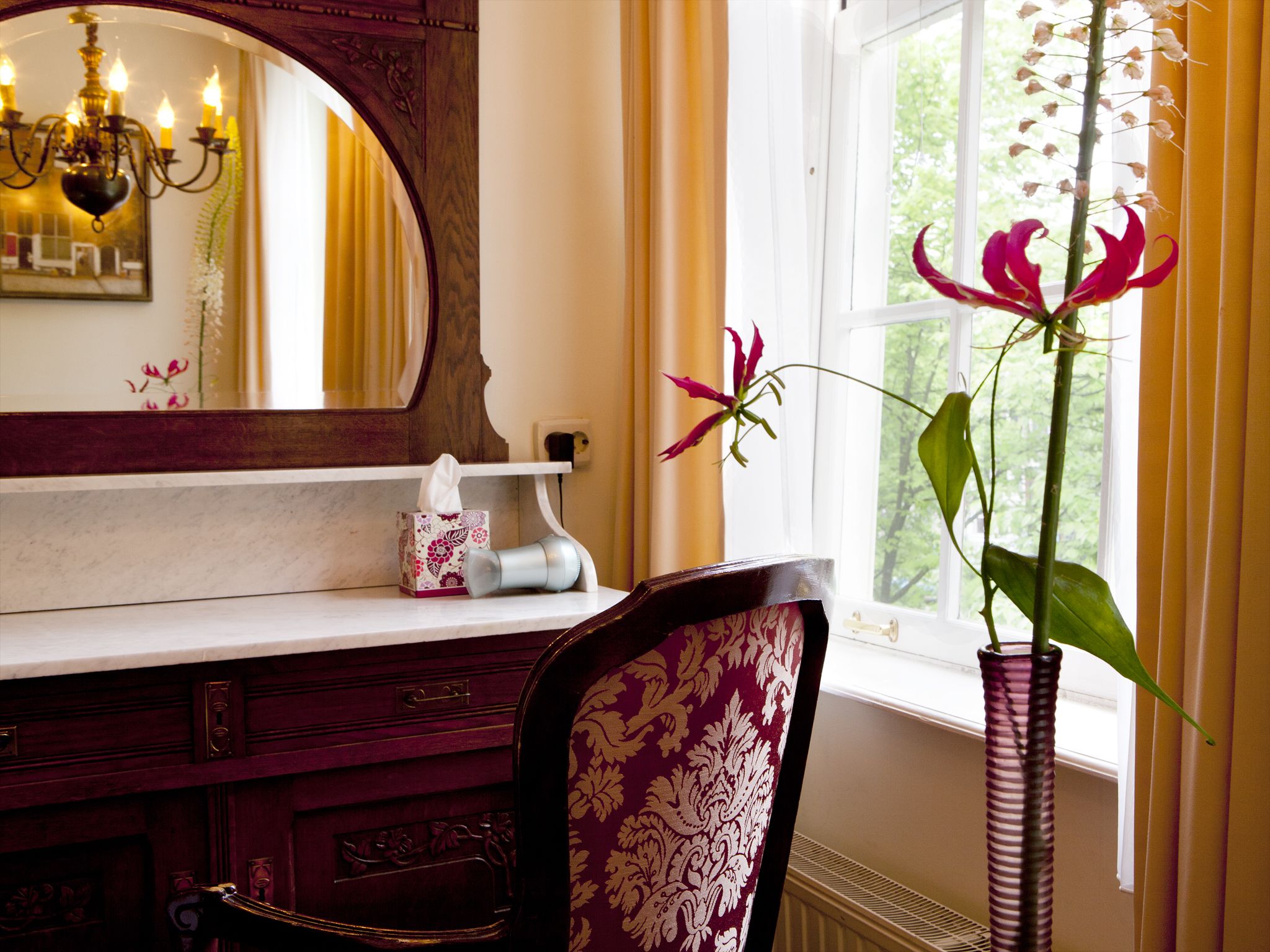 Photo - Rosalia's Menagerie Cocktail bar & InnUpstairs