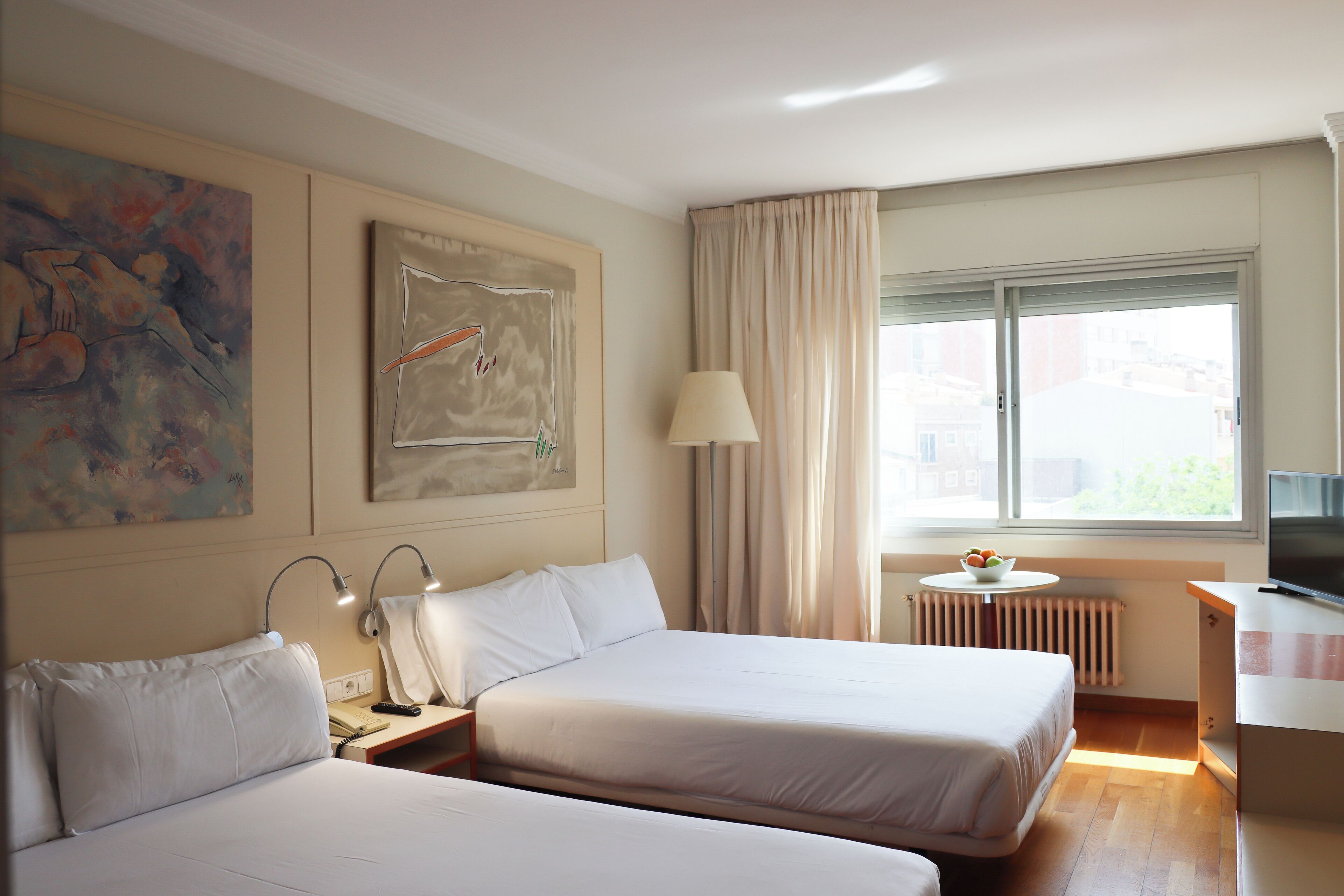 Habitación familiar | Escritorio, wifi gratis y ropa de cama 