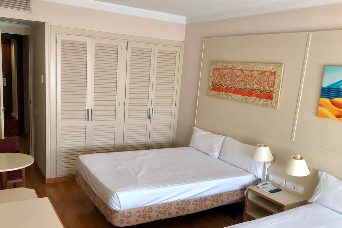 Family Room | 1 bedroom, desk, free WiFi, bed sheets