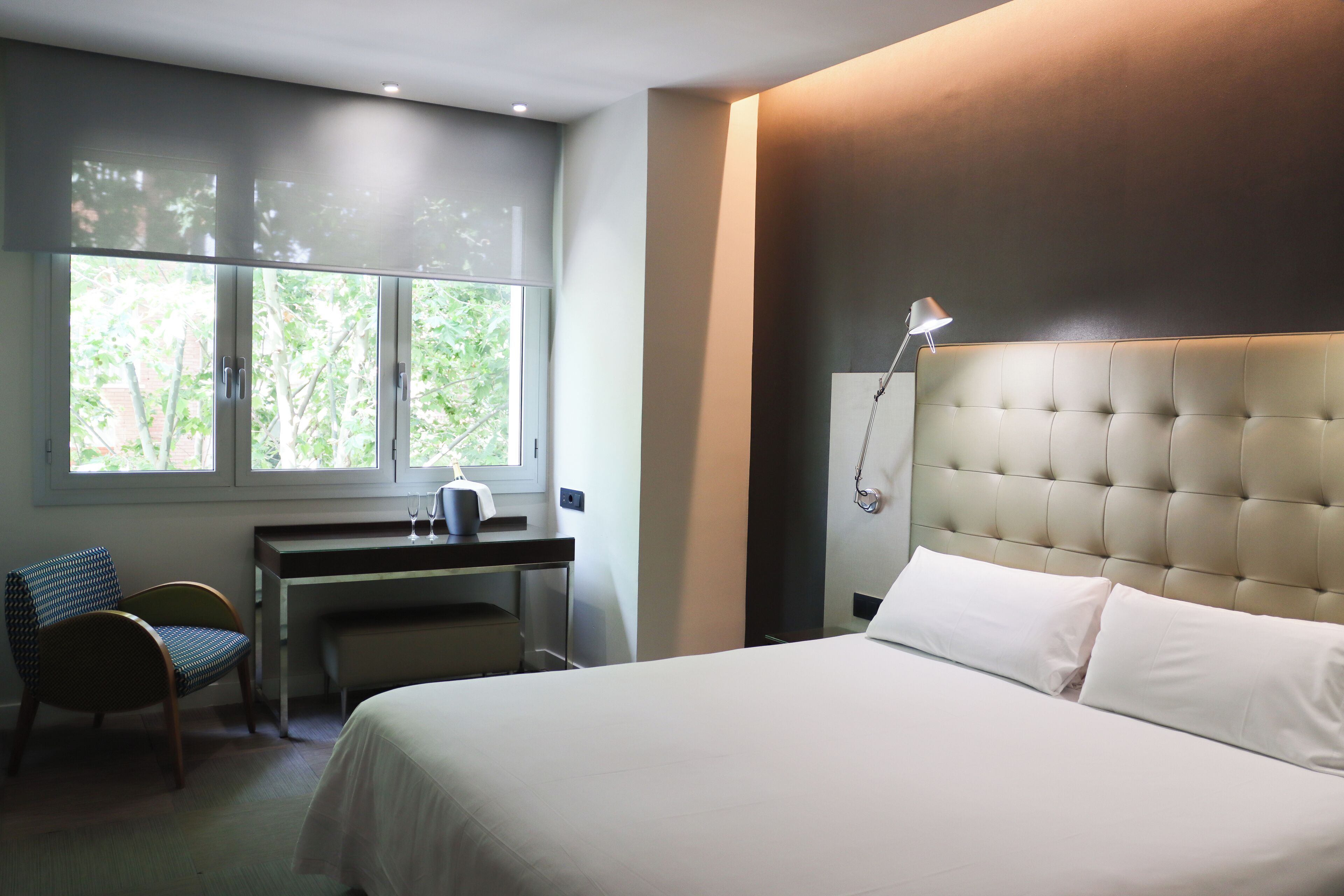 Habitación superior | Escritorio, wifi gratis y ropa de cama 