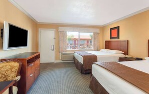 Skrivebord, strykejern/-brett, wi-fi (inkludert) og sengetøy