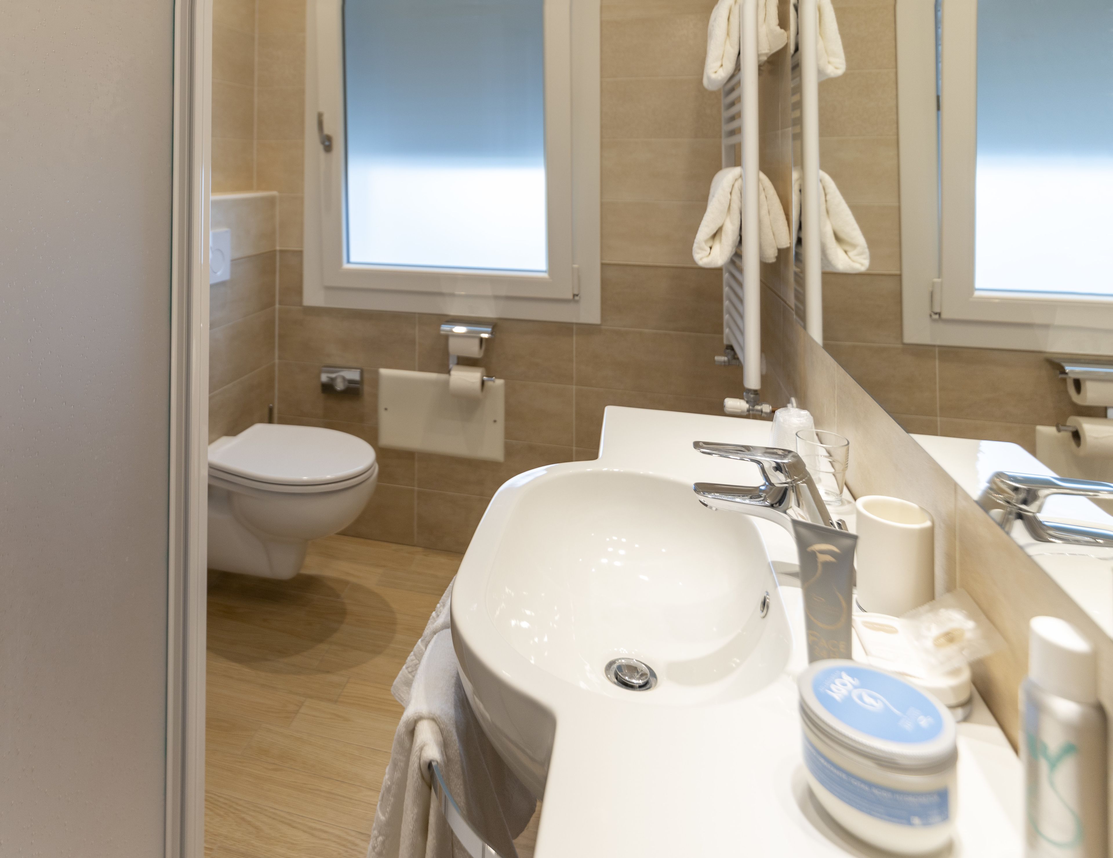 double or twin room, balcony | in-room safe, desk, free wifi, bed sheets