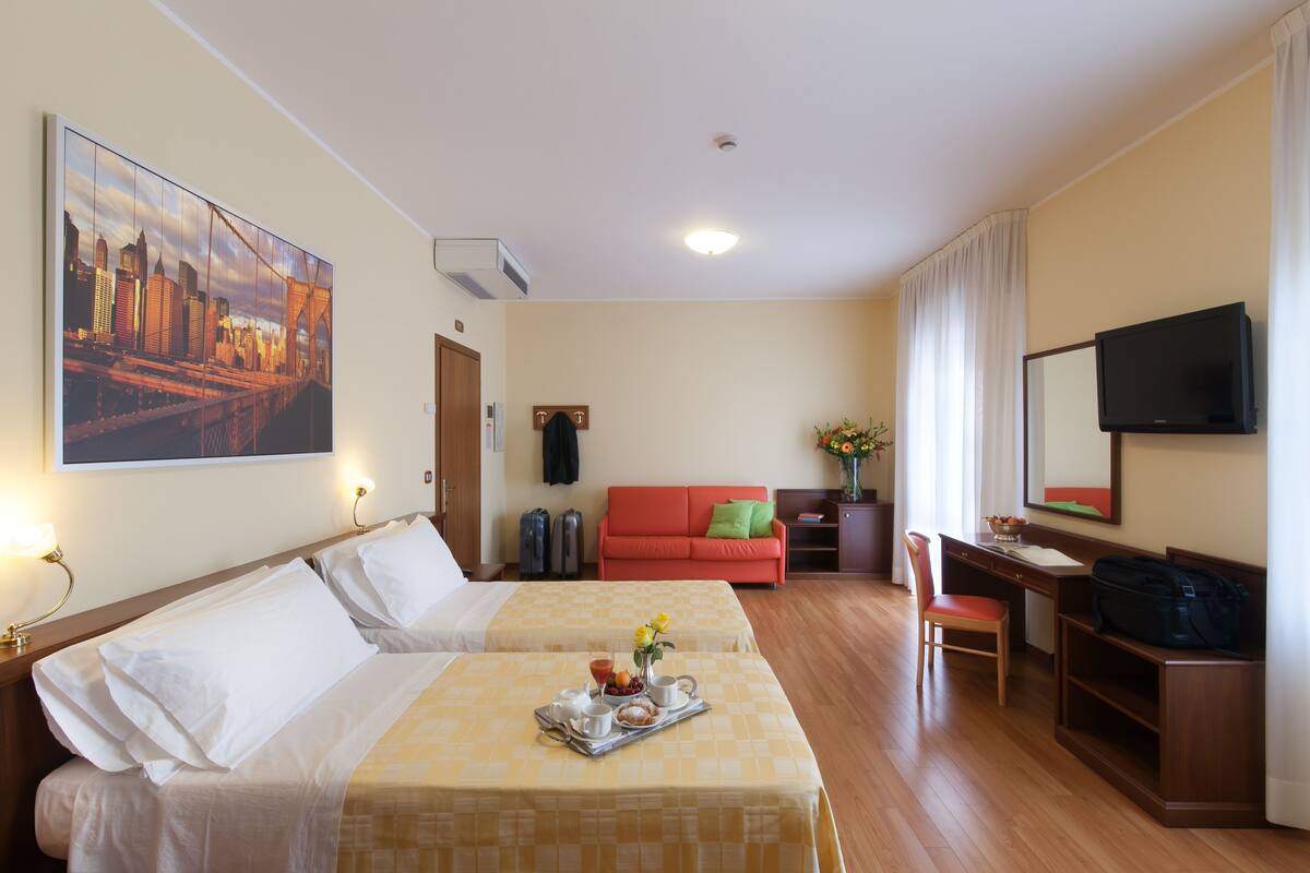 superior double or twin room | in-room safe, desk, free wifi, bed sheets