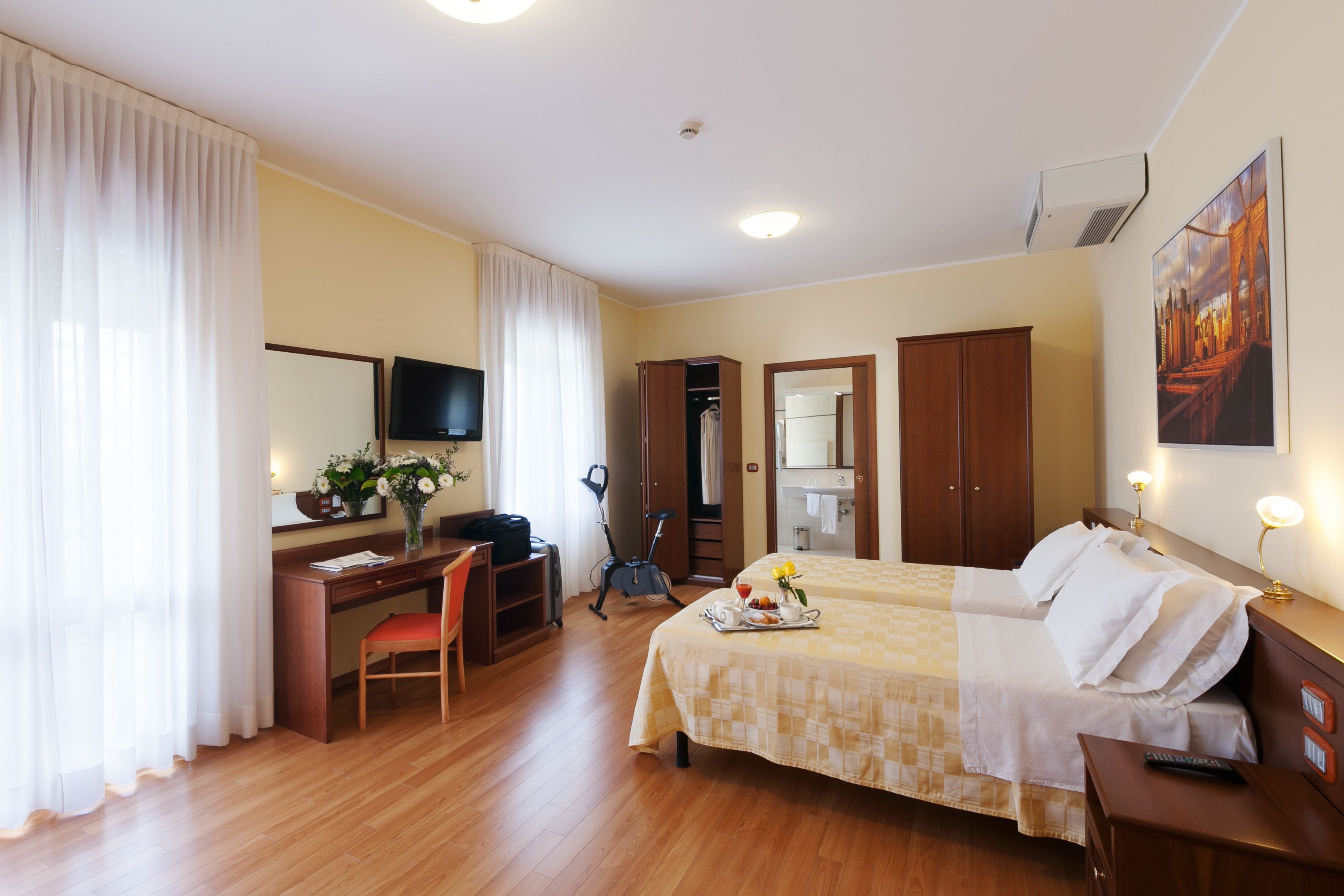 superior double or twin room | in-room safe, desk, free wifi, bed sheets