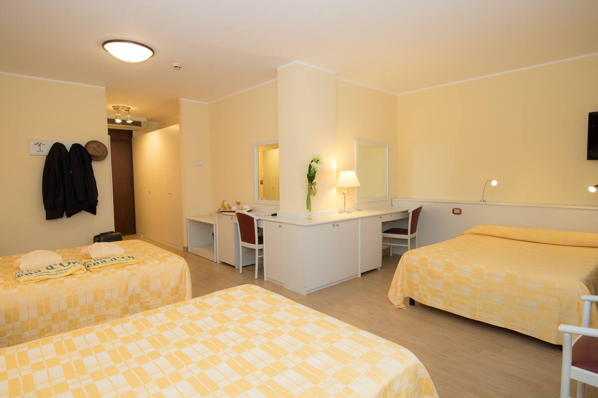 standard triple room | in-room safe, desk, free wifi, bed sheets