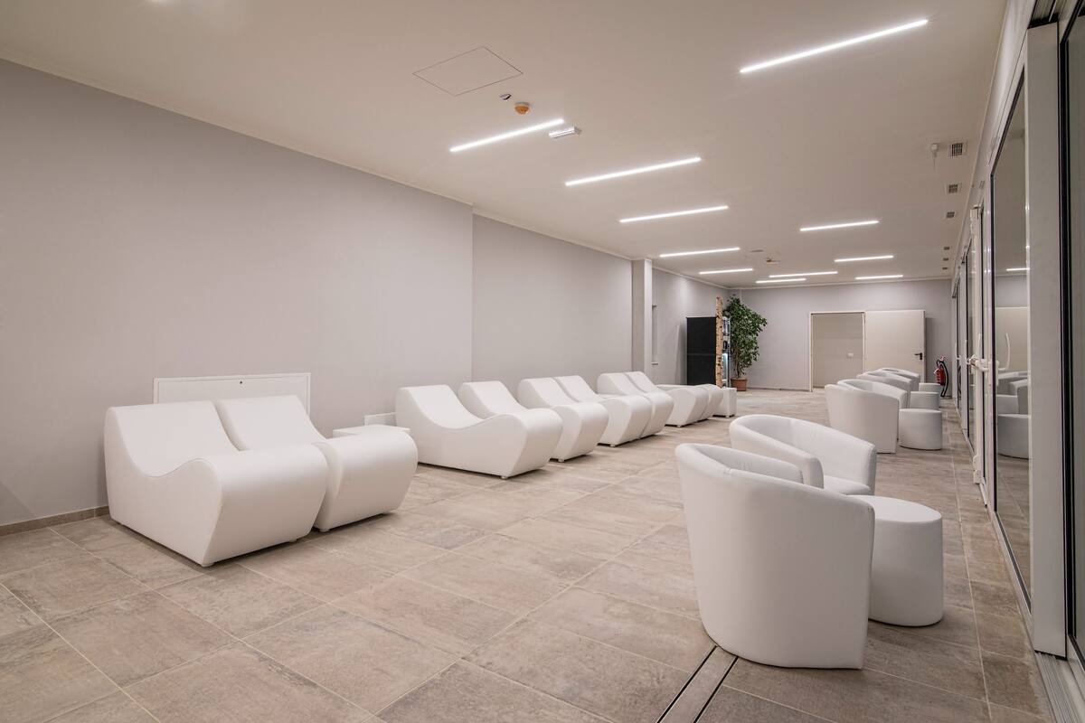 sauna, steam room, turkish bath/hammam, body treatments