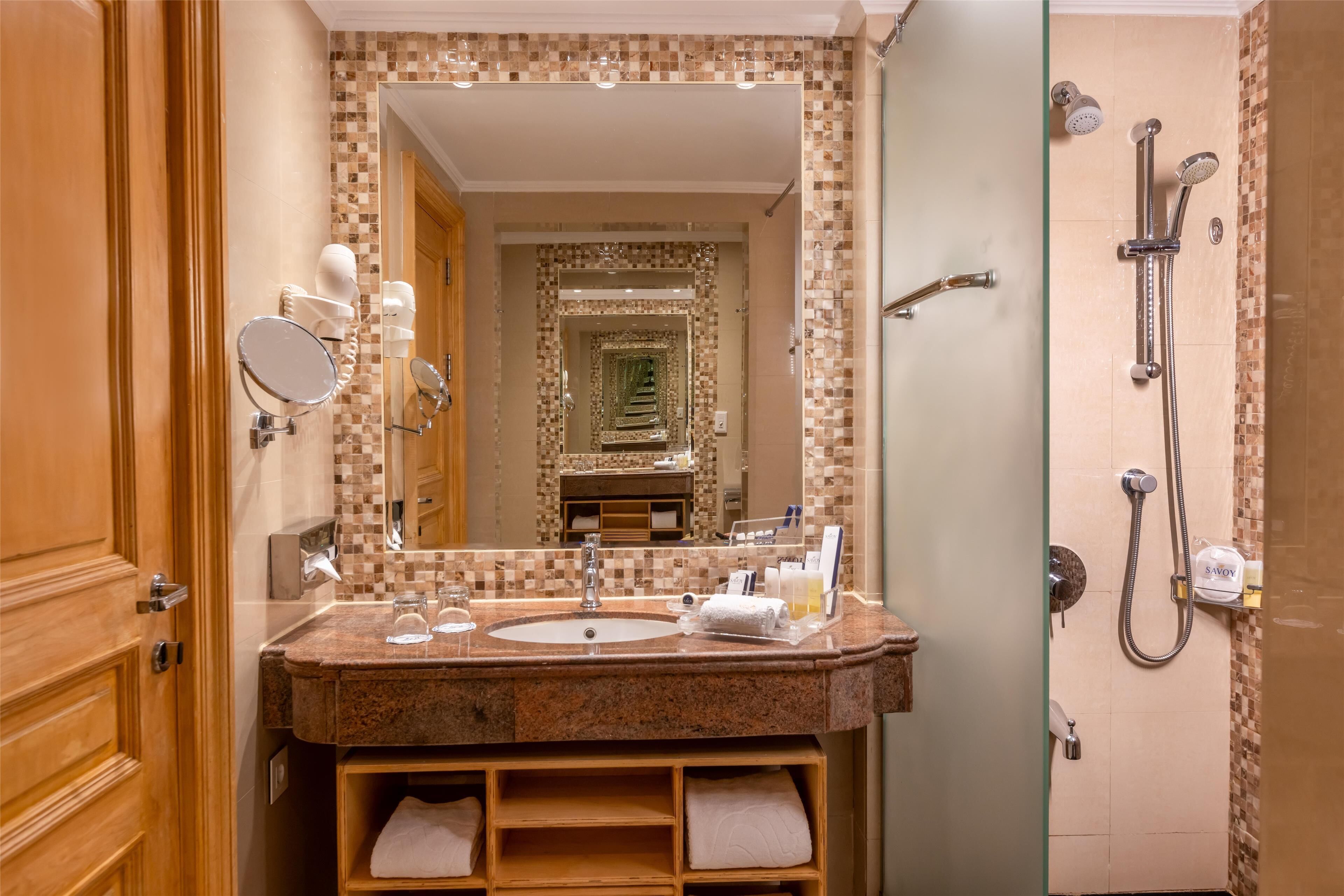 standard twin room, sea view | bathroom | free toiletries, hair dryer, bathrobes, slippers