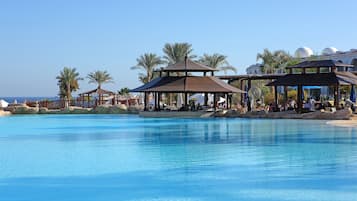 5 outdoor pools