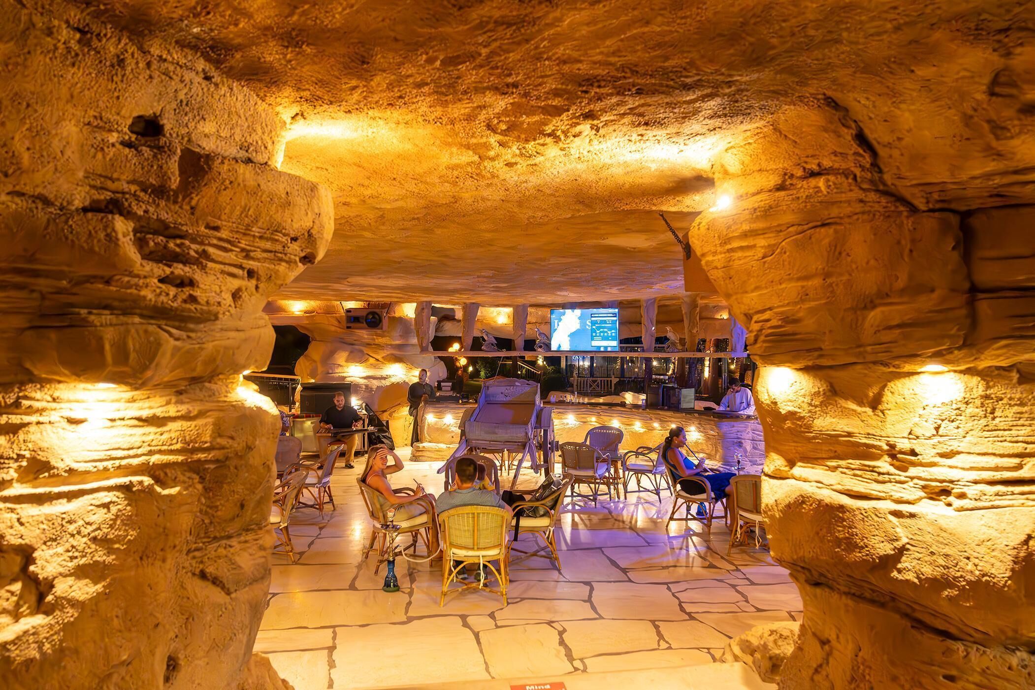 5 bars/lounges, swim-up bar, poolside bar