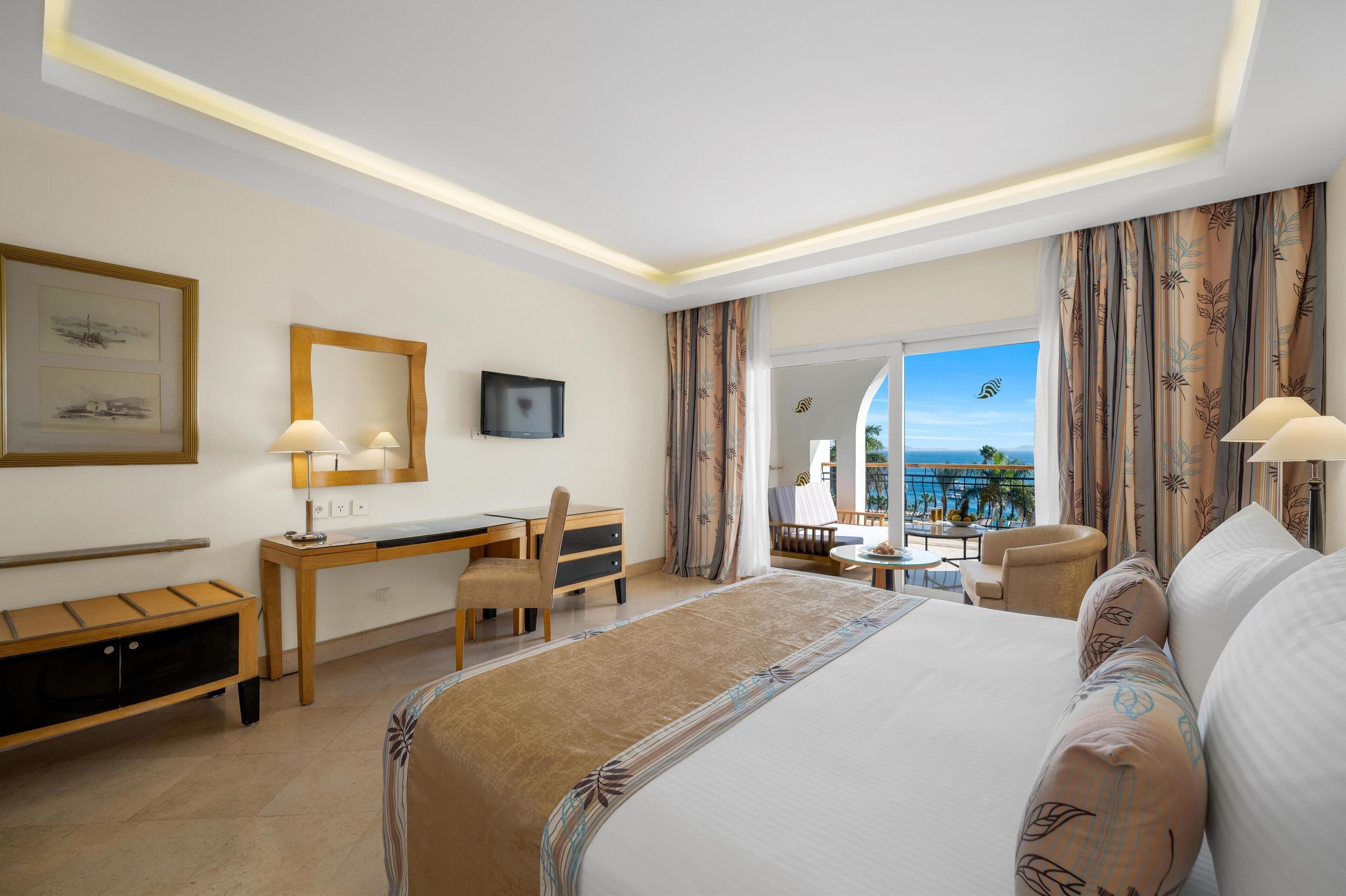Room, 1 King Bed, Sea View | Egyptian cotton sheets, Tempur-Pedic beds, minibar, in-room safe