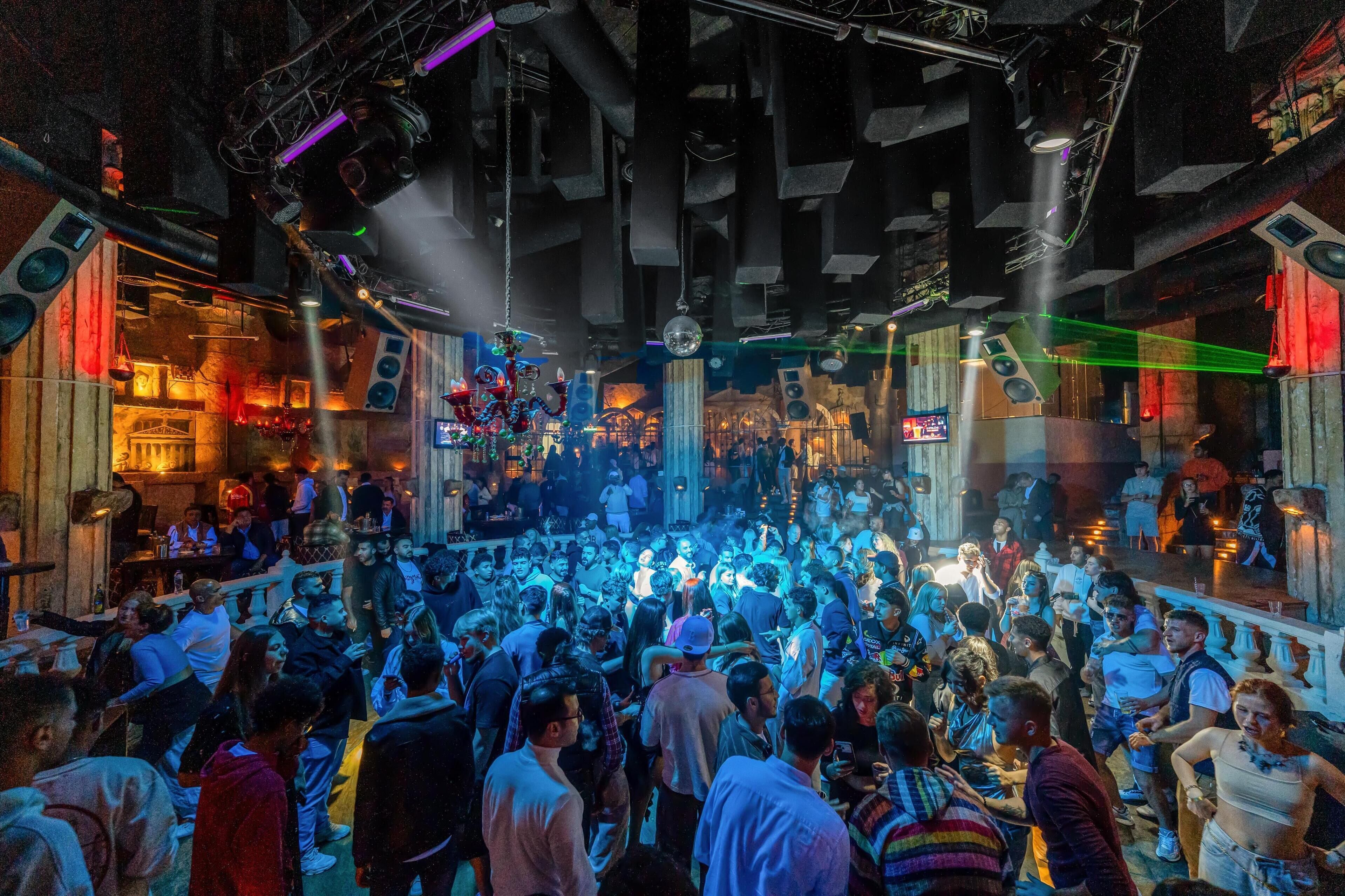 5 bars/lounges, swim-up bar, poolside bar