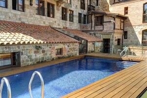 Outdoor pool, pool umbrellas, sun loungers