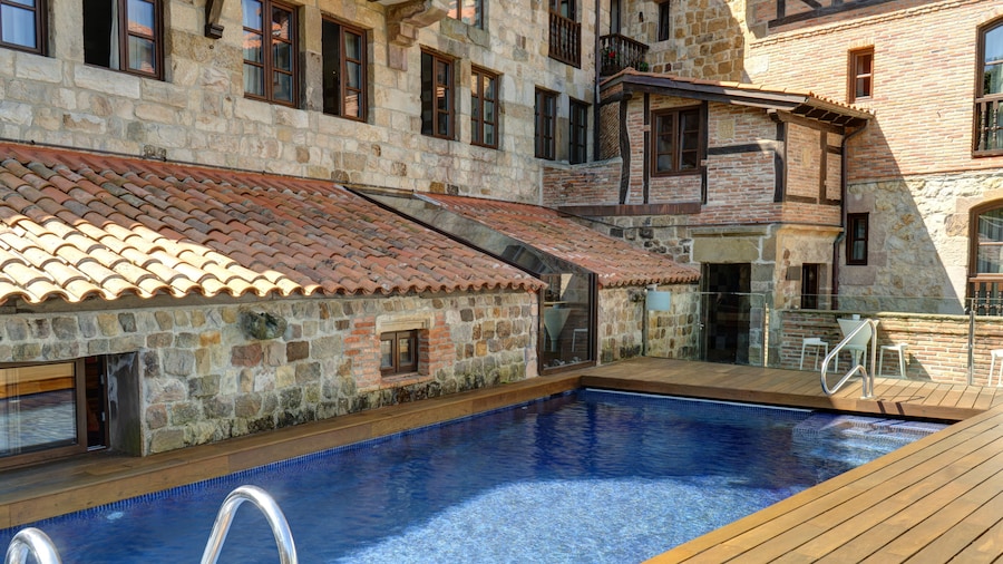 Costa Esmeralda Suites