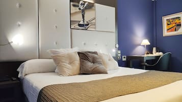 Suite júnior, banyera d'hidromassatge | 1 dormitori, minibar, caixa forta a l'habitació i escriptori