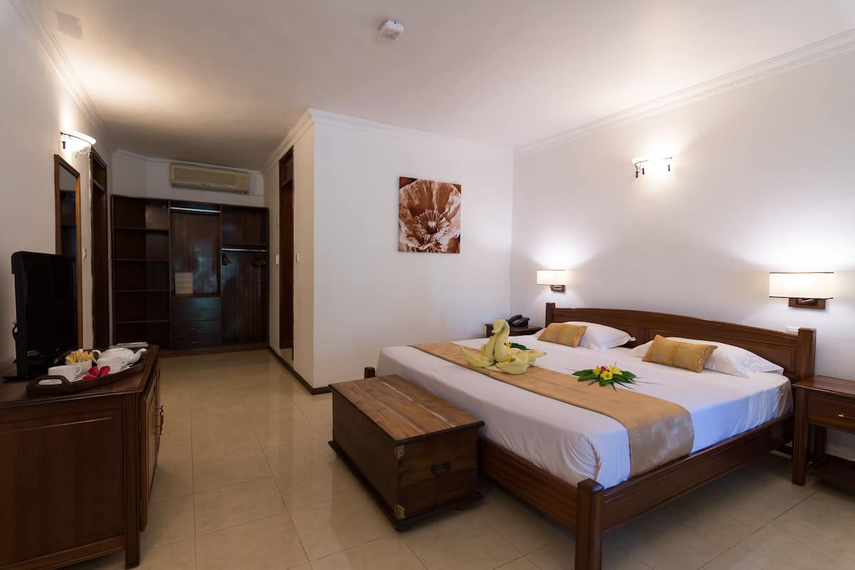 Superior Room, 1 King Bed, Terrace, Garden Area | Minibar, in-room safe, desk, blackout curtains