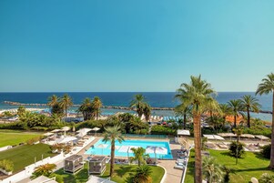 Premium bedding, pillowtop beds, minibar, in-room safe