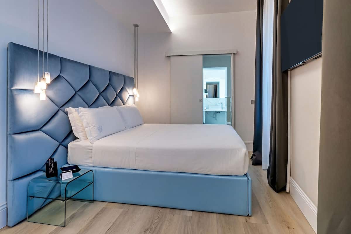 Habitación Deluxe doble, vistas a la ciudad, en edificio anexo | Ropa de cama de alta calidad, colchones con acolchado adicional, minibar