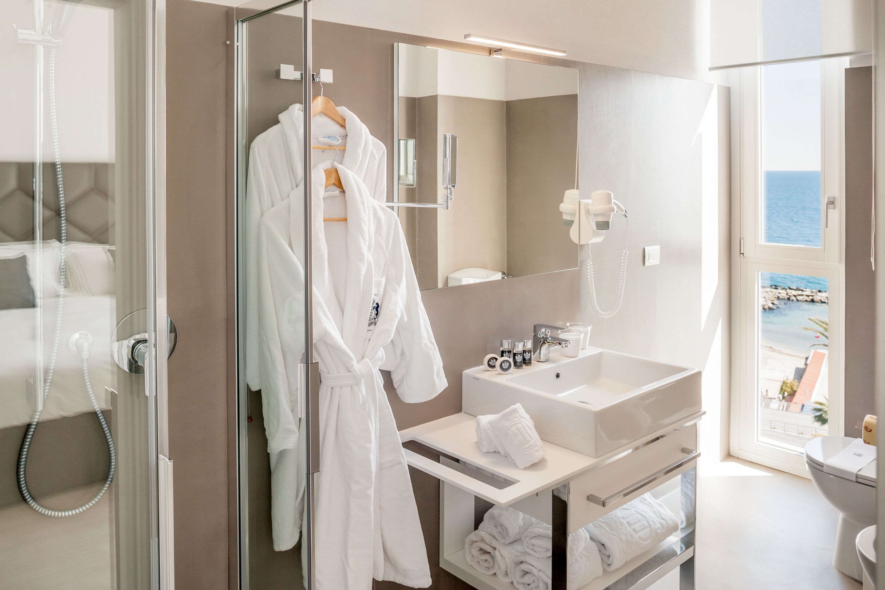 junior suite, balcony, sea view | bathroom | rainfall showerhead, free toiletries, hair dryer, bathrobes